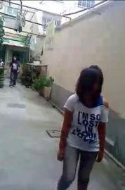 女生暴打同学视频,女生怒打同学,场面激烈引关注